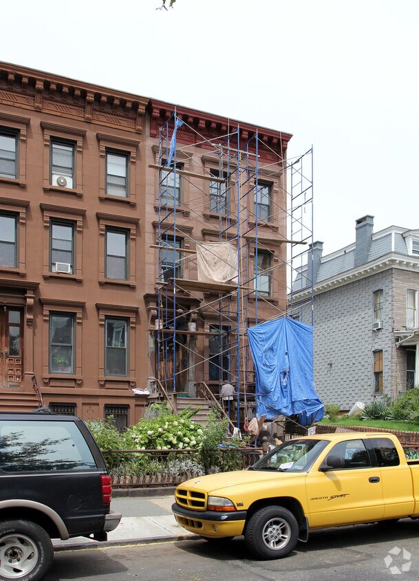 Building Photo - 333 Macdonough St