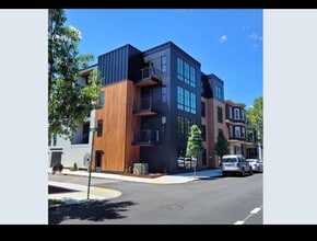 Building Photo - 347 Maverick St