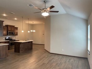 Building Photo - 2525 Northcreek Ln