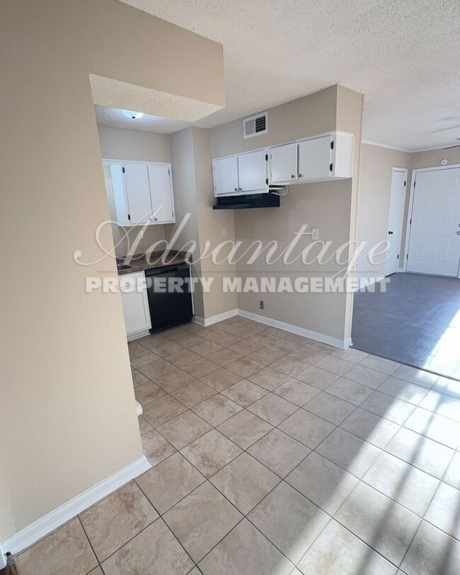 Building Photo - Cute 3 bedroom 2 bathroom home - Arlington