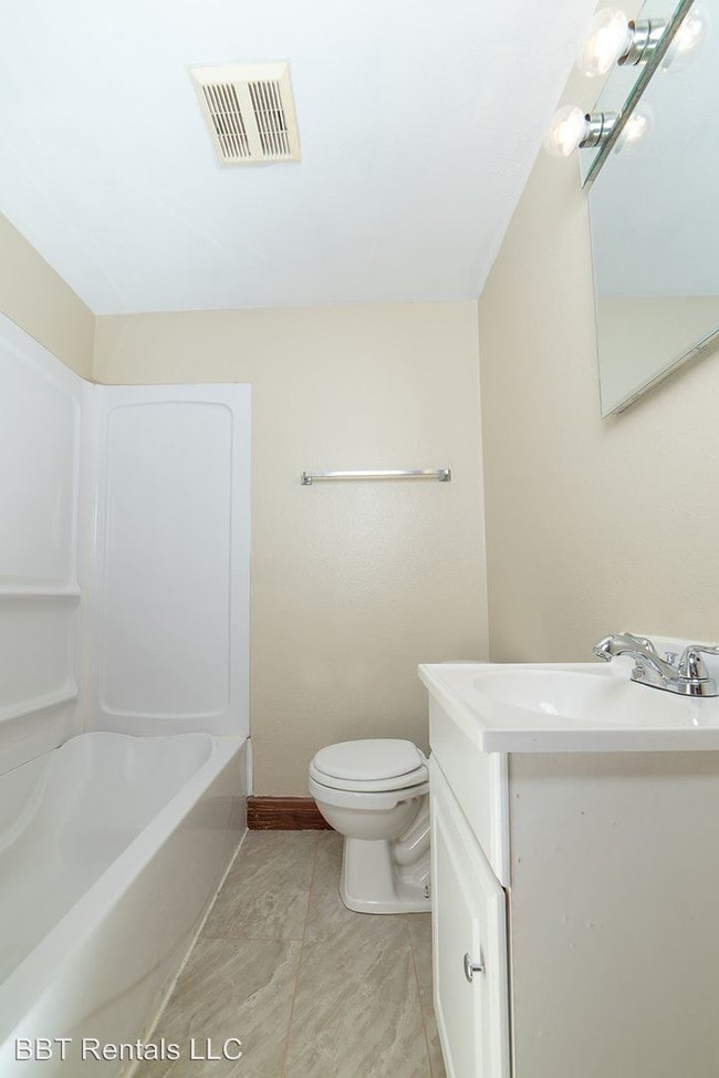 Building Photo - 3 br, 1 bath House - 606 Watrous Avenue
