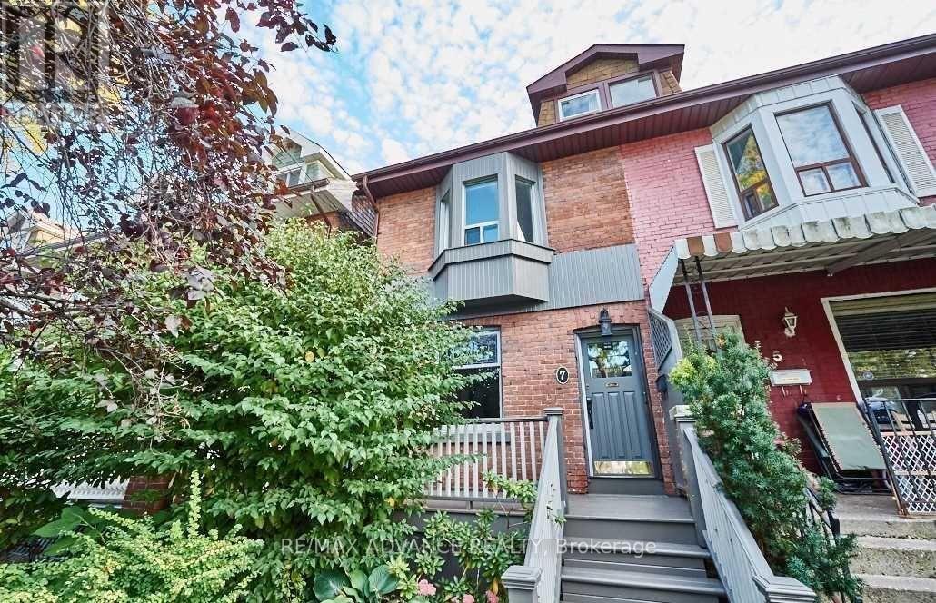 Primary Photo - 7 Strathmore Blvd