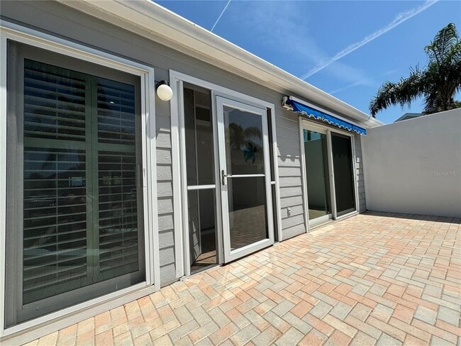 Building Photo - 1005 Pelican Ct