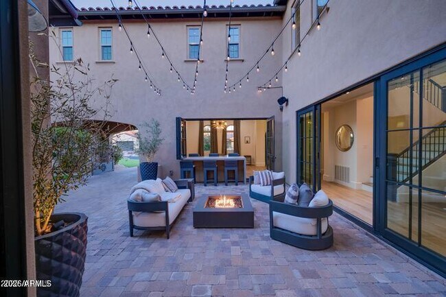 Building Photo - 8280 E Tailfeather Dr