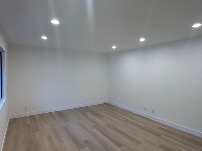 Building Photo - 4415 W 170th St