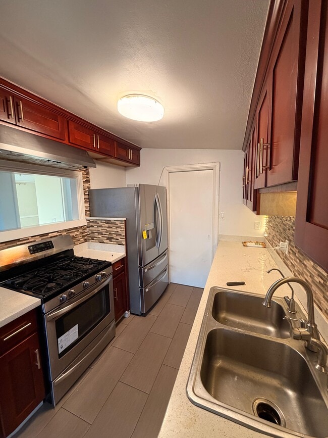 Building Photo - 4444 Millard Ave