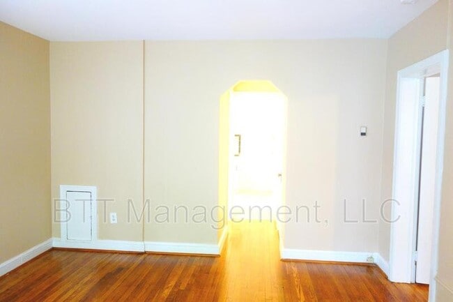 Building Photo - 8409 Greenwood Ave