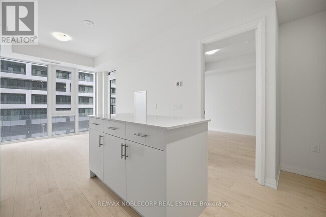 Building Photo - 27 Korda Gate