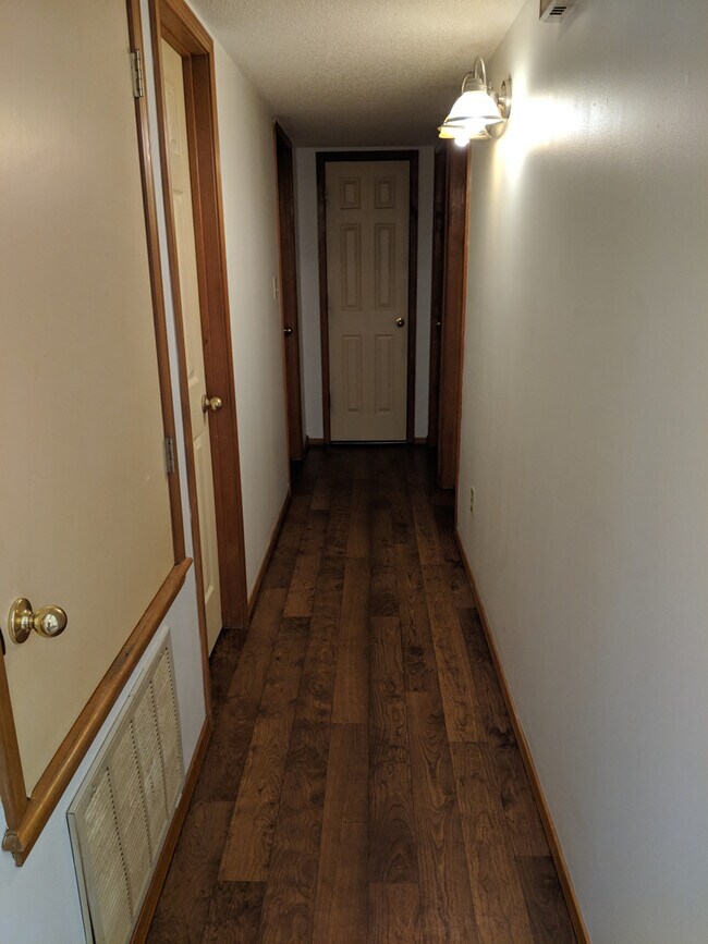 Foto del edificio - Super Cute Three Bedroom Two Bathroom Home!
