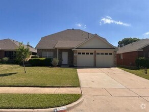 Building Photo - 5880 Crestview Dr