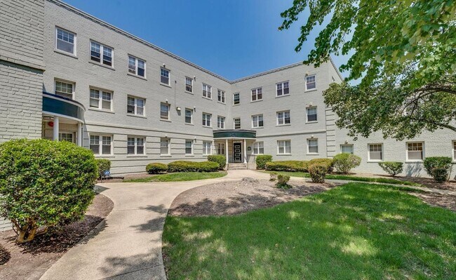 Building Photo - 914 Barnaby St SE