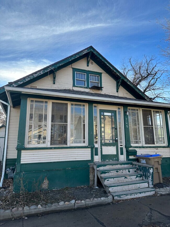 Building Photo - House- NE
