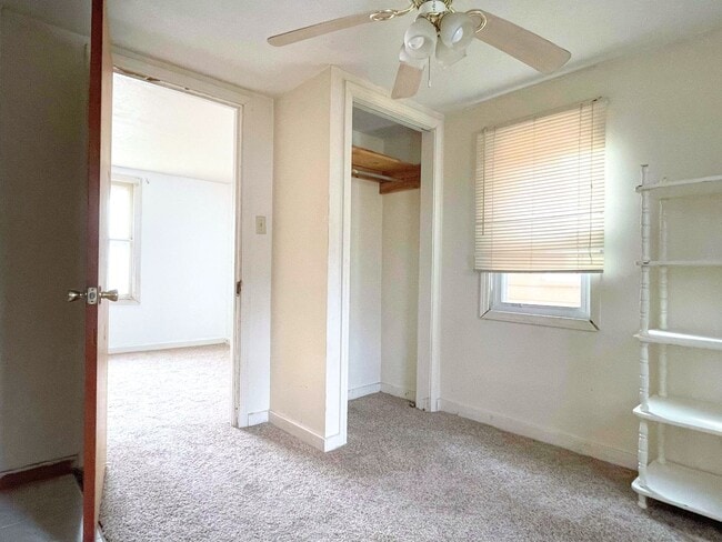 Foto del edificio - One Bedroom House with basement