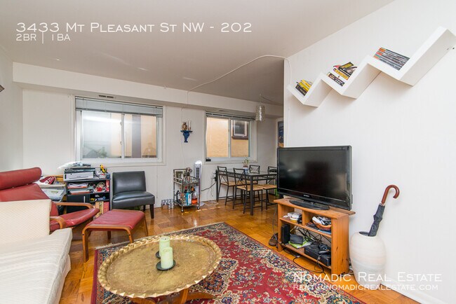 Foto del edificio - 3433 Mt Pleasant St NW