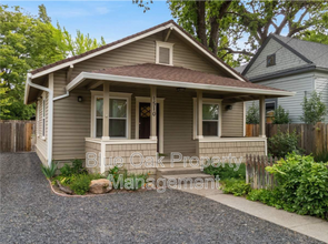 Building Photo - 1510 W 5th St