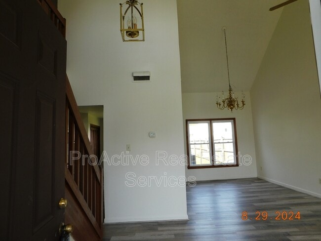 Building Photo - 1461 Thamesford Dr