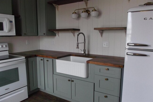 Photo - 50 Bank St House