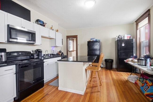 Foto del edificio - 2328 Stratford Ave