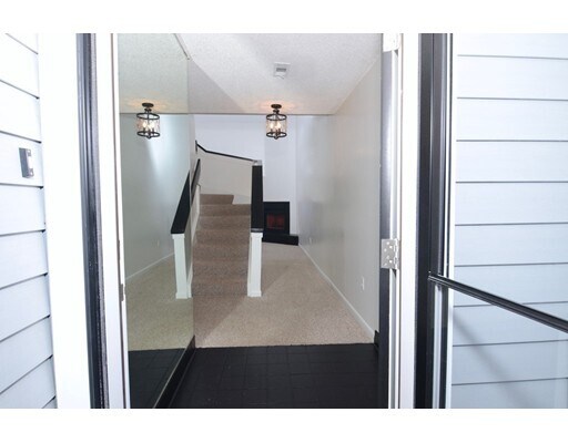 Building Photo - 402 Tuckers Ln