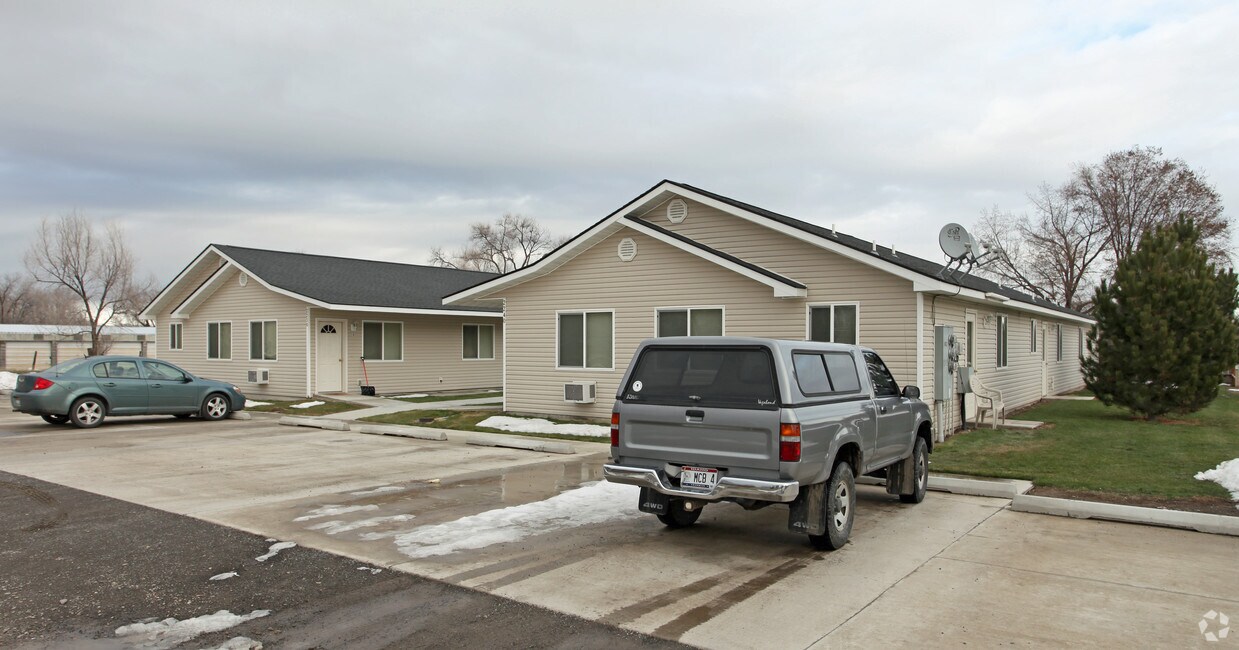 21302140 21st Ave, Gooding, ID 83330 Apartments in Gooding, ID