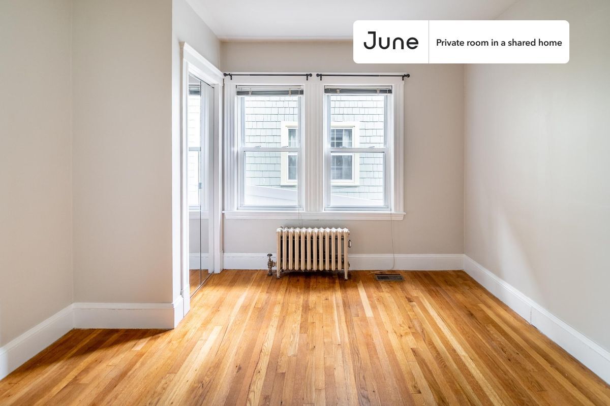 Foto principal - Private bedroom in 4 bed/1 bath Home