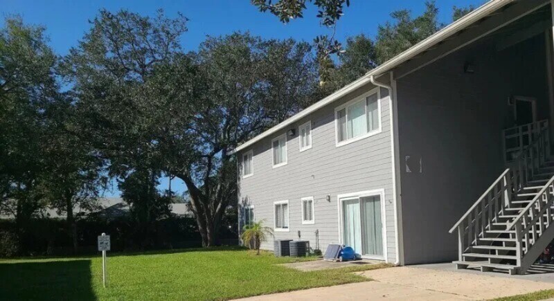 Primary Photo - 17 W Rhodes Dr