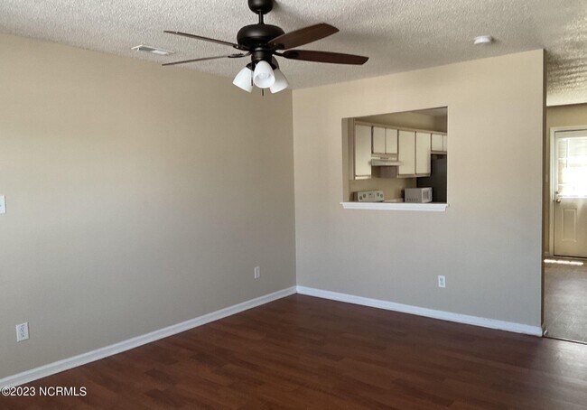 Foto del edificio - 102 Woodlake Ct