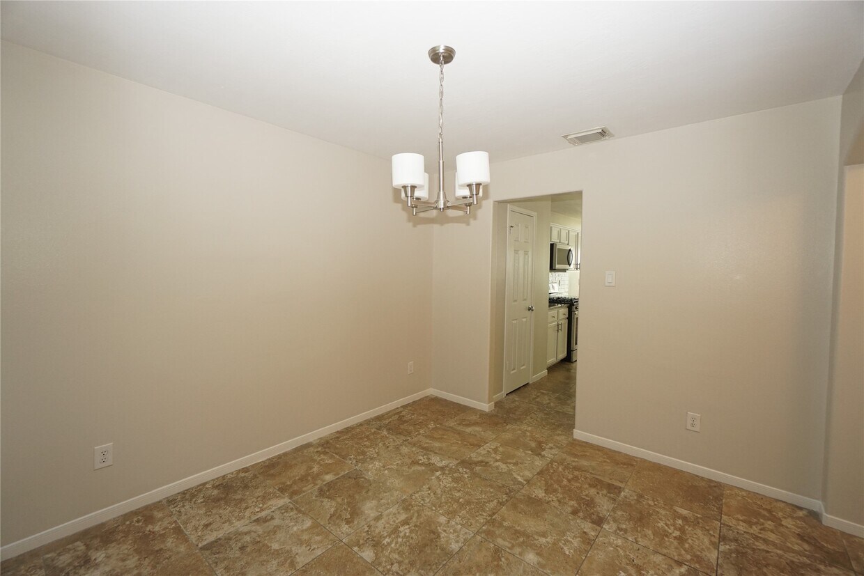 Foto principal - 2434 Ranch Hollow Ct