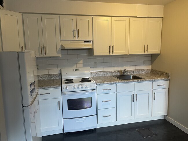 Building Photo - 200 Park Rd N