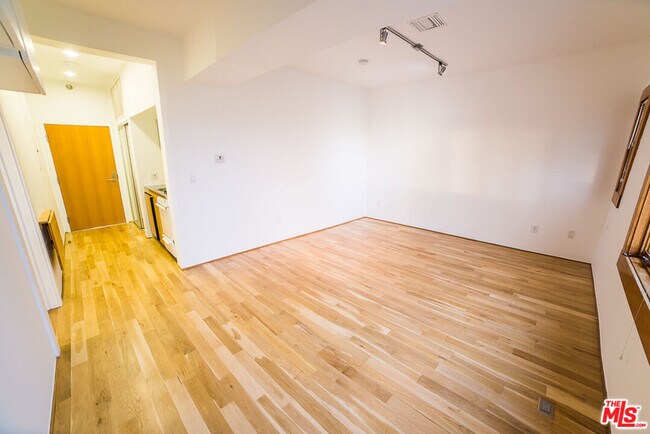 Foto del edificio - 8 Brooks Ave