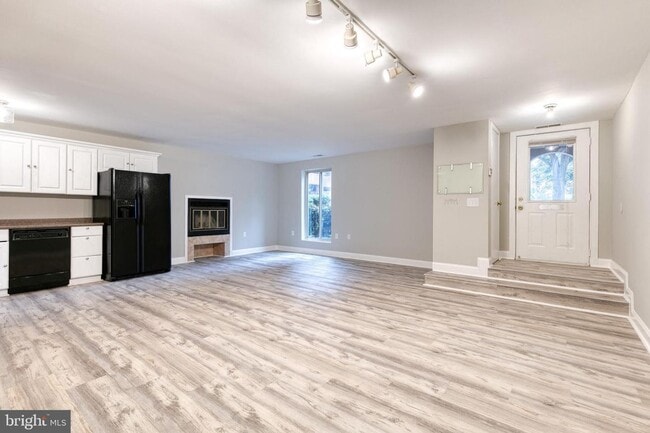 Building Photo - 2 Bed/2 Bath Patio Level Condo in Otterbei...