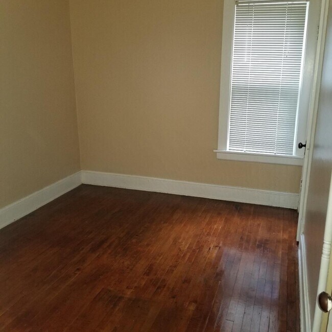 bedroom - 7004 Cedar St