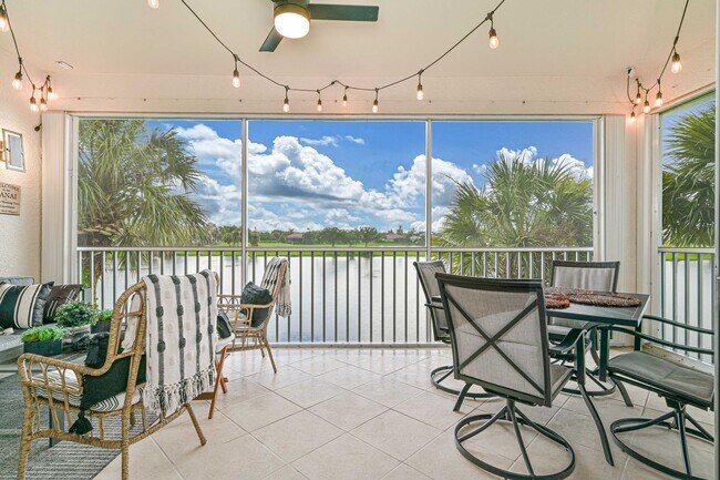 Foto del edificio - Luxury 3/2 Coach Home W/Lake Views in Crow...