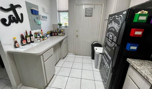 Foto del edificio - 3660 NE 166th St