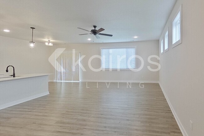 Foto del edificio - 6918 Bluebell Ct