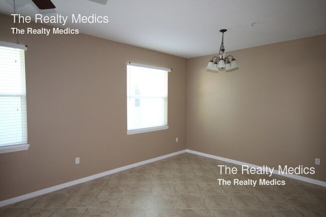 Foto del edificio - Gorgeous 4/2 on community lake