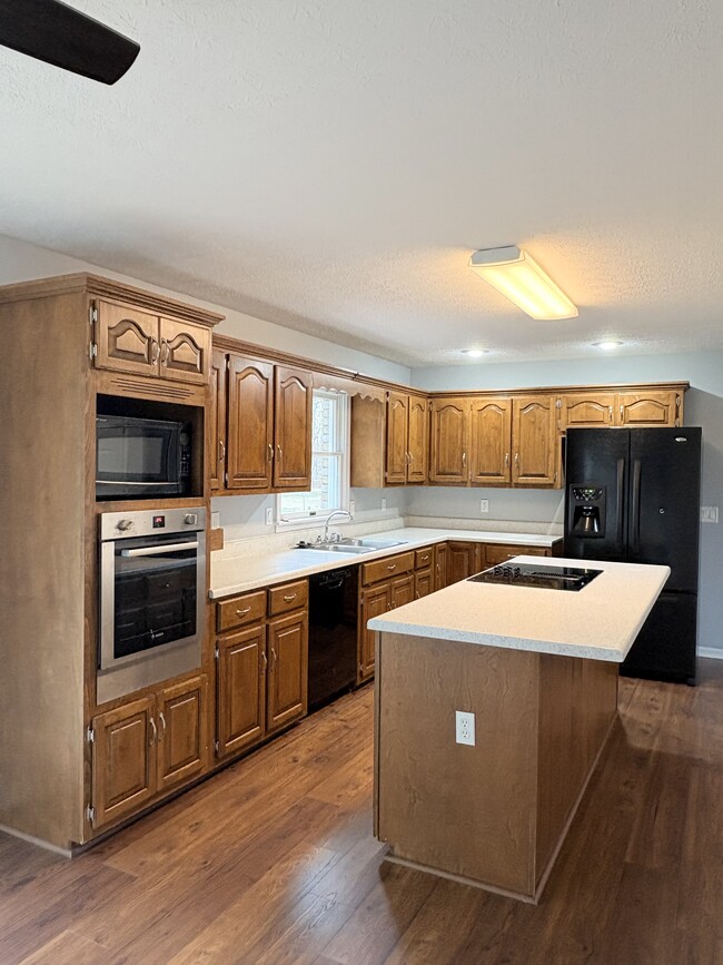 Foto del edificio - 1016 Lois Ln