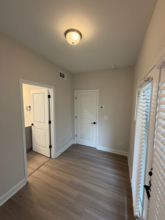 Foto del edificio - BRAND NEW TOWNHOMES AVALIABLE NOW