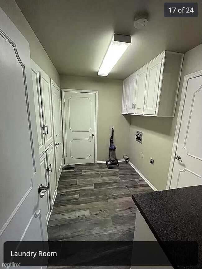 Foto del edificio - 3 br, 2.5 bath Duplex - 1508 Glenbrook Drive