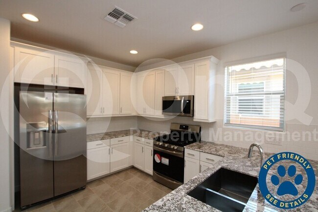 Building Photo - 17155 W Artemisa Ave