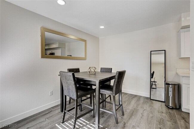 Foto del edificio - 2300 E Silverado Ranch Blvd