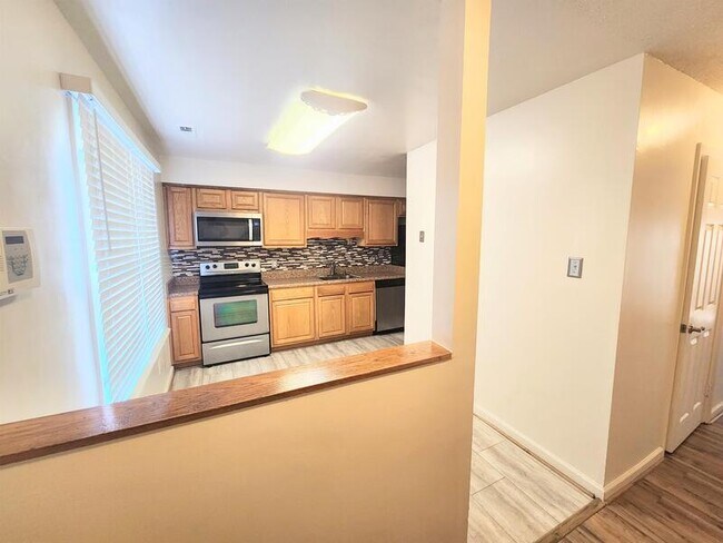 Building Photo - 2152 Kimball Cir