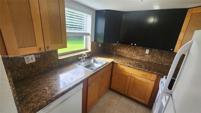 Foto del edificio - 3090 Coral Springs Dr