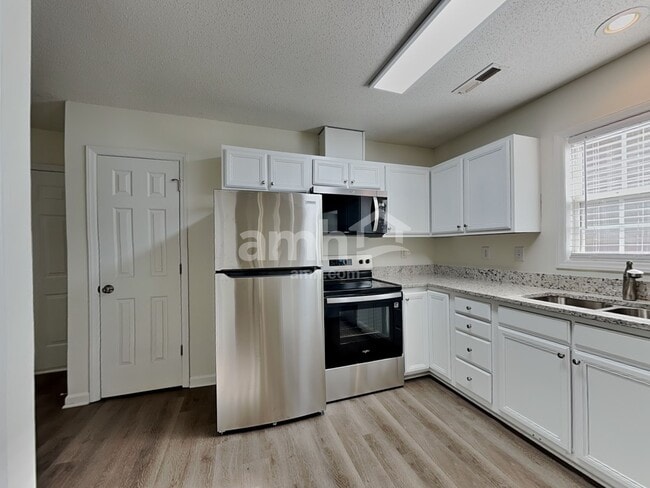 Building Photo - 5640 Regent Village Dr