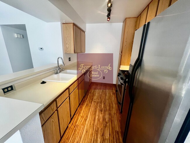 Foto del edificio - Move in Special!! Upstairs 2 bedroom condo...