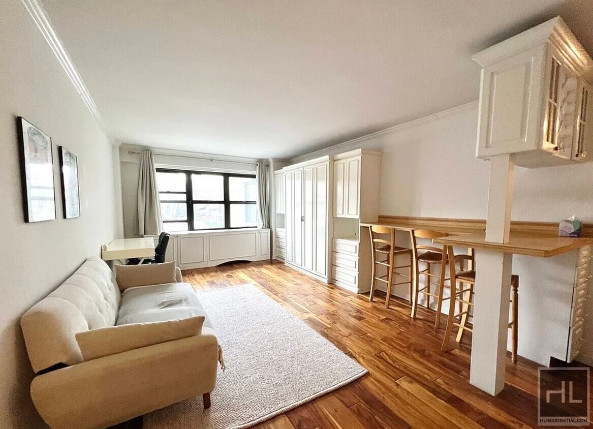 Primary Photo - Amazing studio EAST 76 STREET