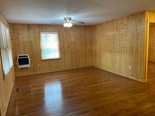 Building Photo - Cabin