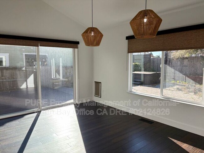 Building Photo - 104 Banff Way