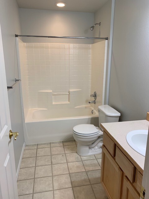 Building Photo - 3 Bedroom + Den and Loaded with Upgrades