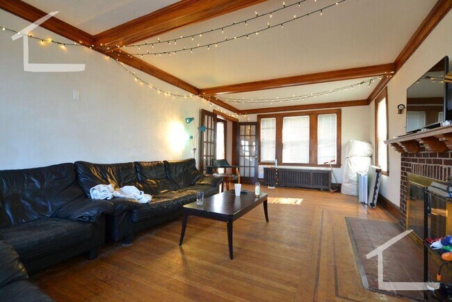Foto del edificio - 9/1/2026 - Rare BC area single family - 8 beds, 4 baths!